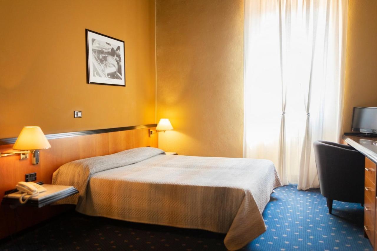 Hotel Milano Pool & Garden Salice Terme Extérieur photo