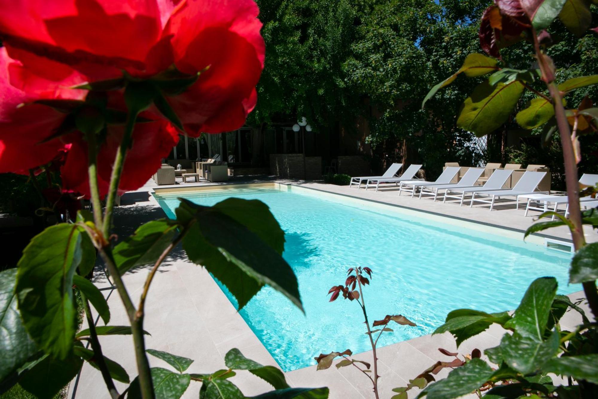 Hotel Milano Pool & Garden Salice Terme Extérieur photo